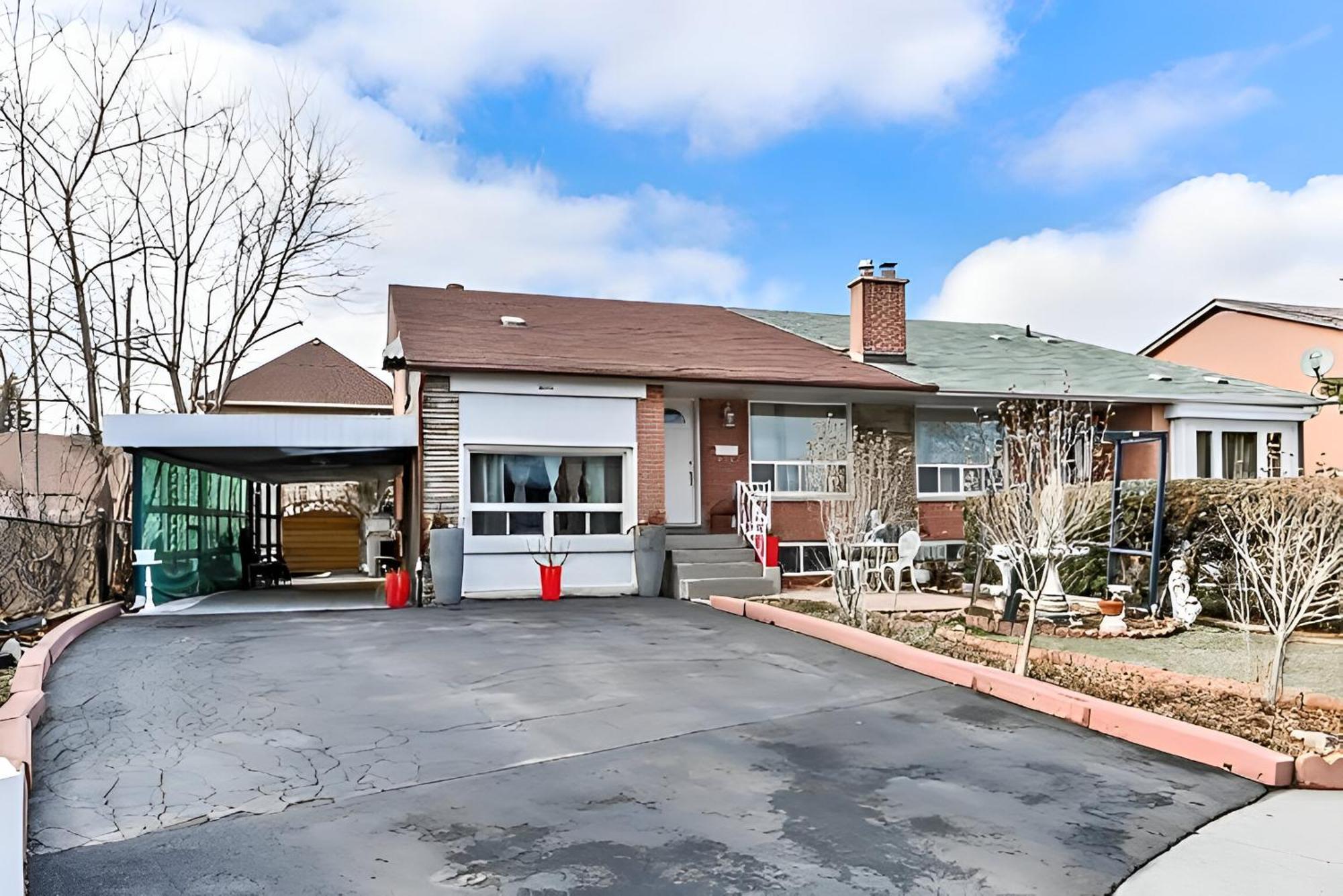 Modern Quiet Home By The Airport Мисисага Екстериор снимка
