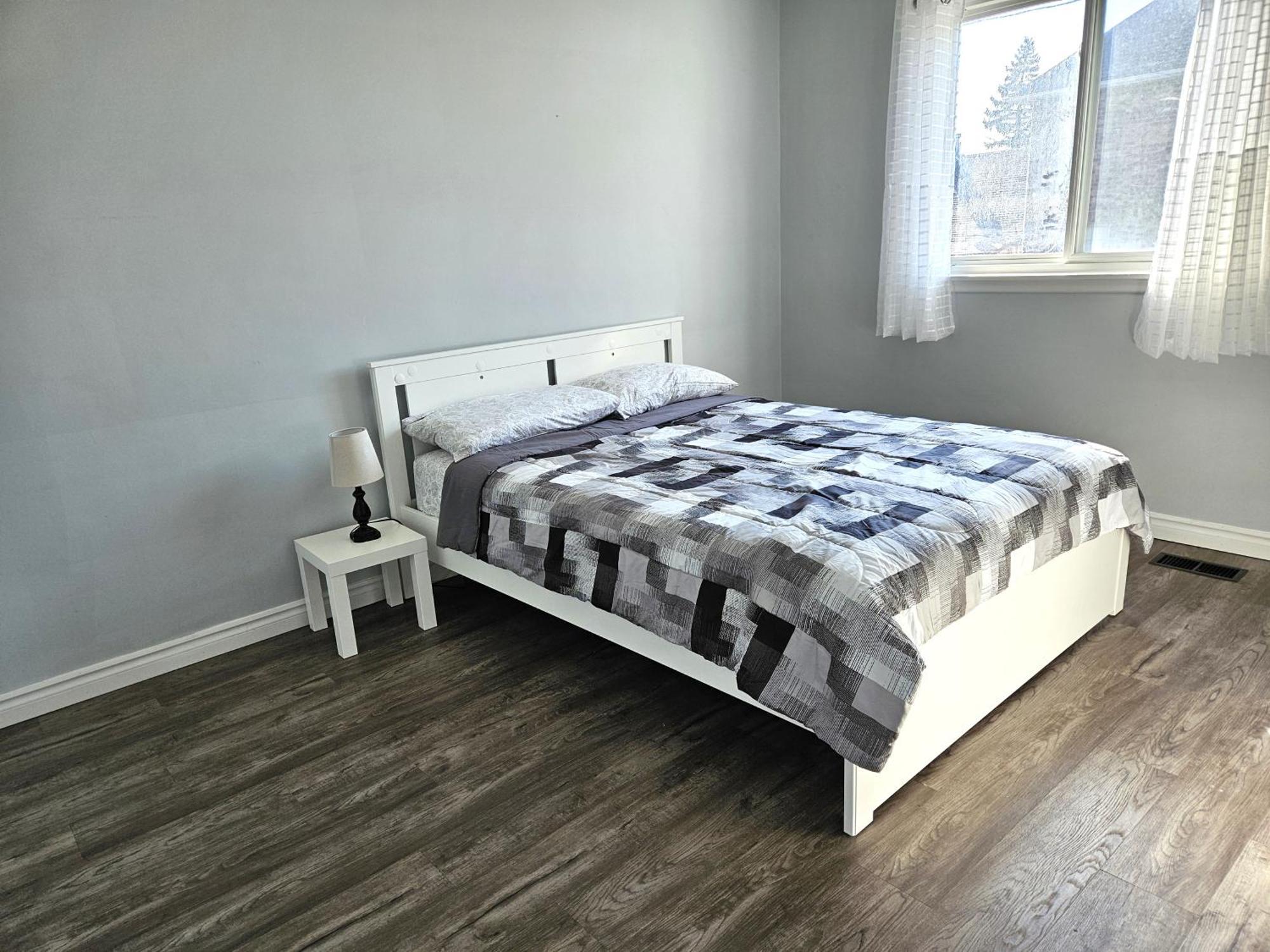 Modern Quiet Home By The Airport Мисисага Екстериор снимка