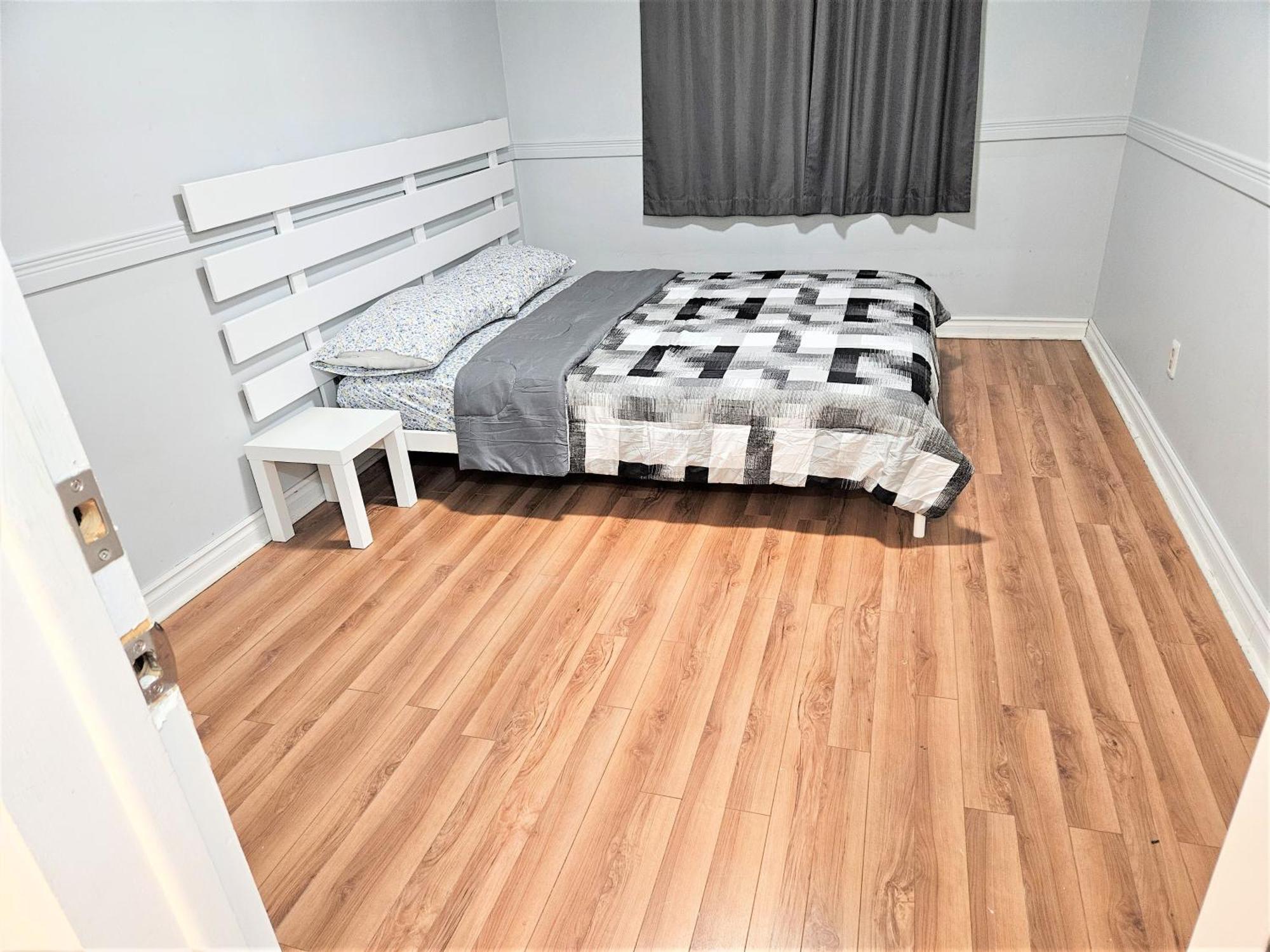 Modern Quiet Home By The Airport Мисисага Екстериор снимка