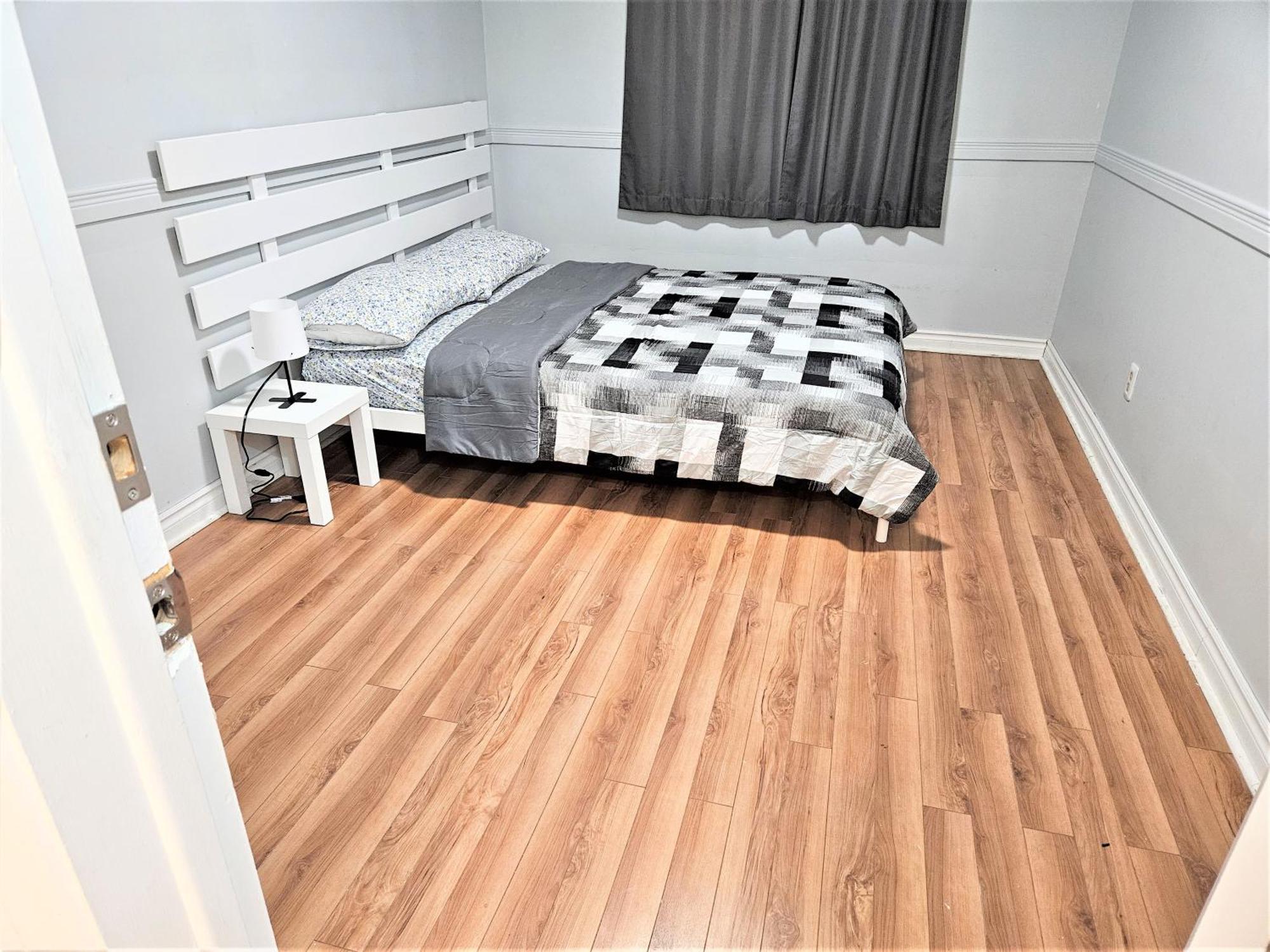 Modern Quiet Home By The Airport Мисисага Екстериор снимка