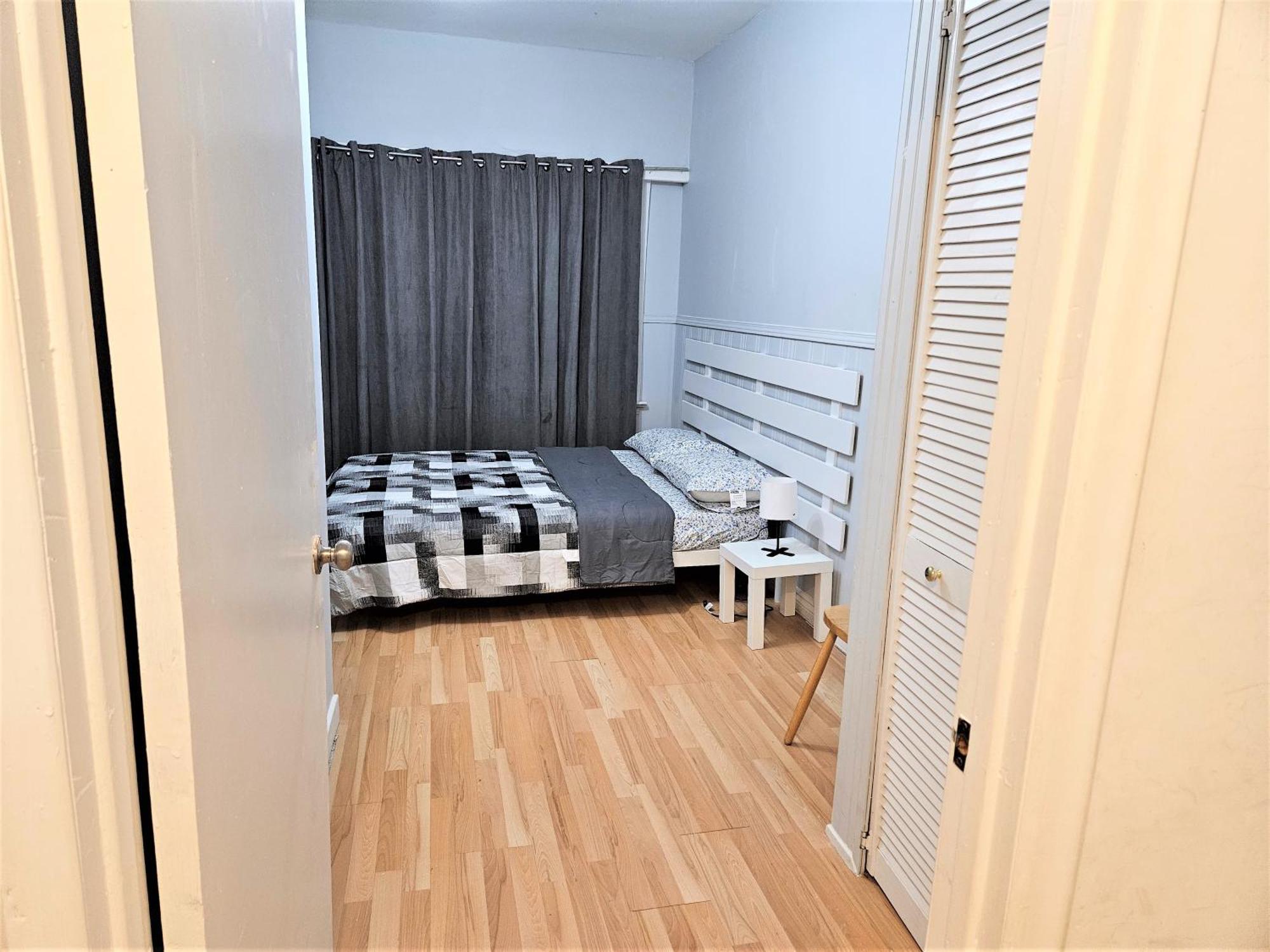 Modern Quiet Home By The Airport Мисисага Екстериор снимка
