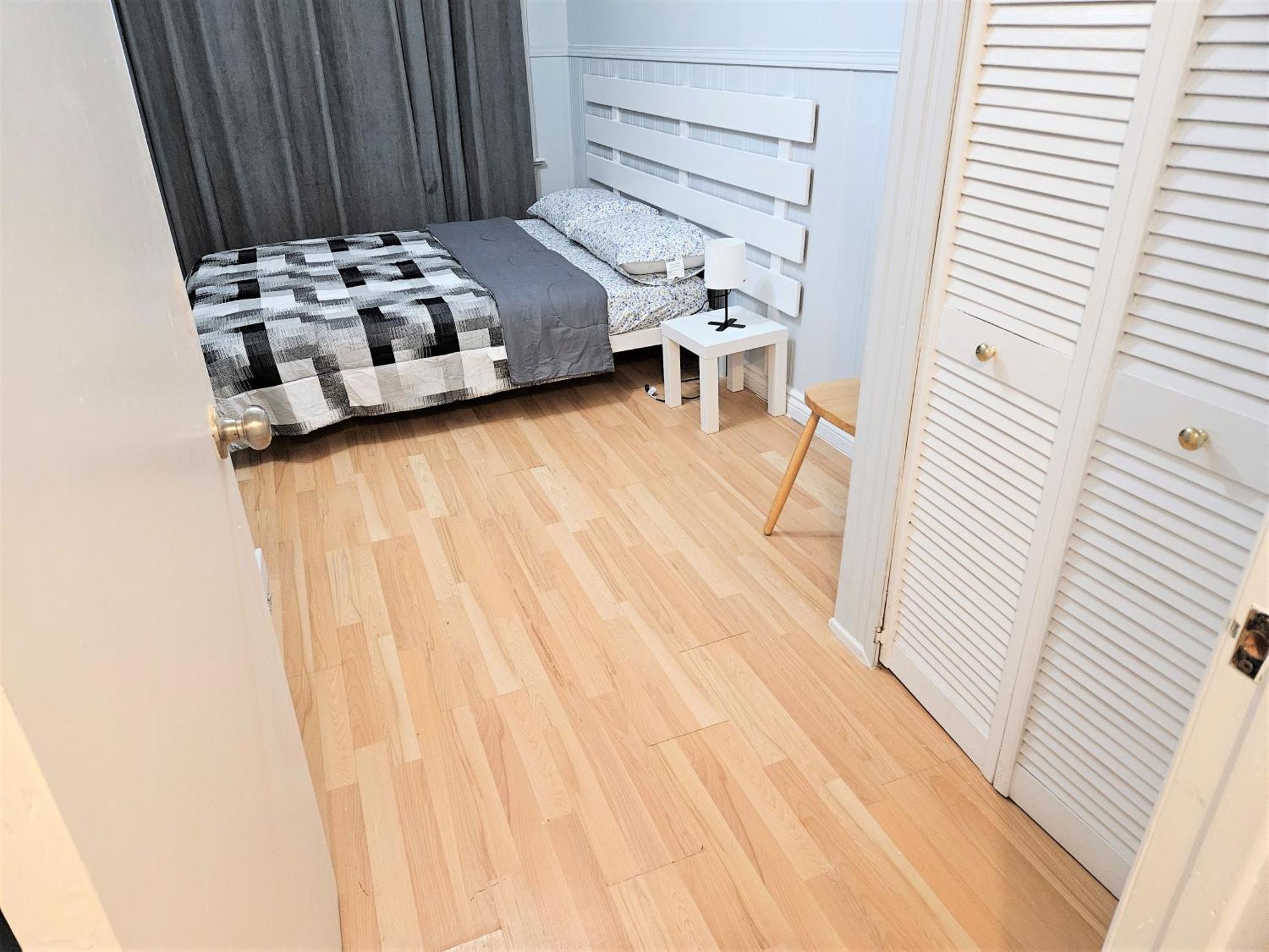 Modern Quiet Home By The Airport Мисисага Екстериор снимка